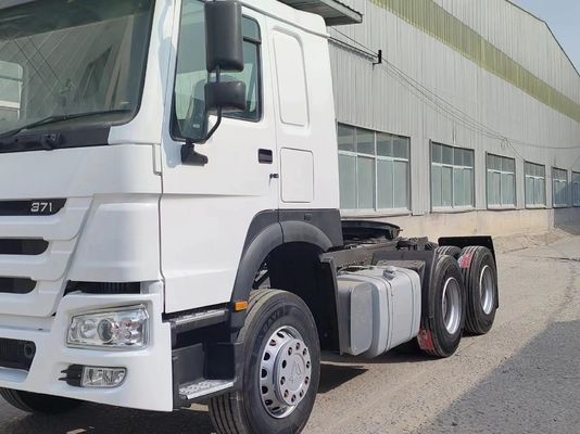 6-8L Manual Transmission Sinotruk HOWO 6*4 Tractor Truck for Heavy Load Transportation