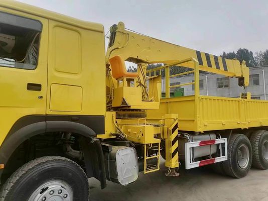 Sale Customized Sinotruck HOWO 6*4 Truck Mounted Crane with Customized Specifications