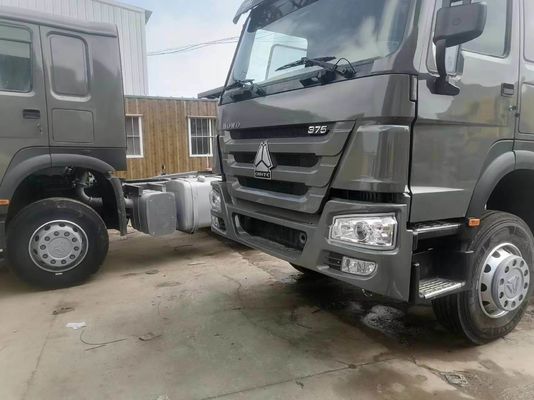 Manual Transmission Gray Sinotruk Heavy Truck 6*4 Tractor Truck Tubeless Tire Design