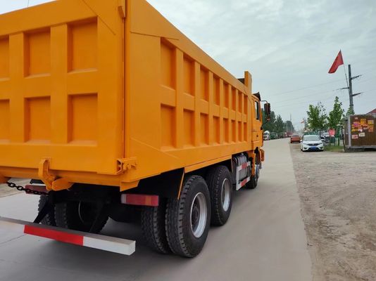 Shacman Orange F3000 Dump Truck with 10 Wheels and 6-8L Engine Capacity