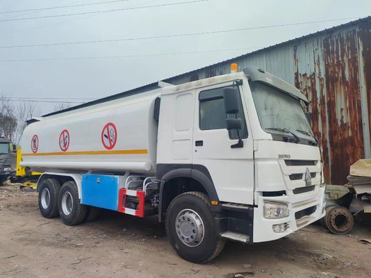 Oil Storage Fuel Tank Truck 6X4 Square Type-300L Fuel Tank Sinotruk 9000kg