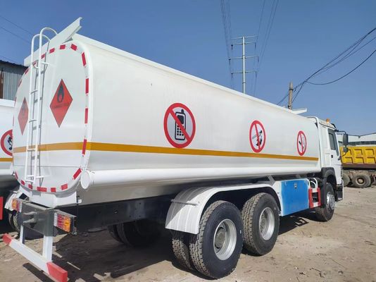 Oil Storage Fuel Tank Truck 6X4 Square Type-300L Fuel Tank Sinotruk 9000kg
