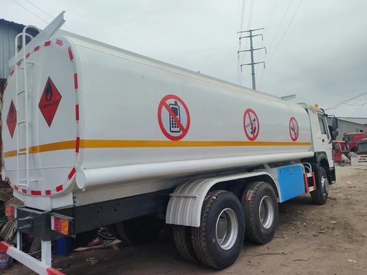 Oil Storage Fuel Tank Truck 6X4 Square Type-300L Fuel Tank Sinotruk 9000kg
