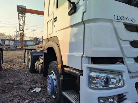 High Horsepower HOWO 6X4 Tractor Truck with 400L Tank and 12r22.5 Tires