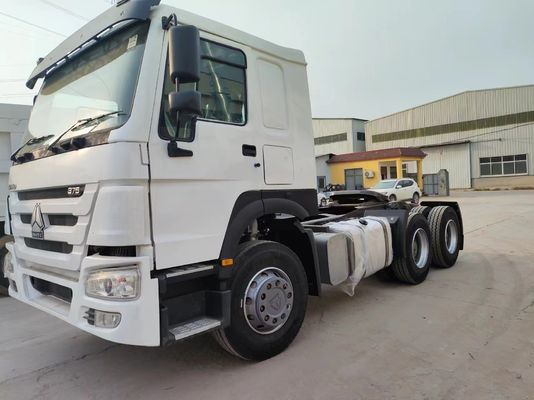 Right-Hand Drive White Sinotruk HOWO 6×4 Tractor Truck for Mining Seats and Performance