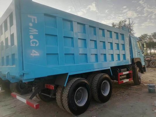 Sinotruk 6X4 HOWO Dump Truck Hw15710 10 Forwards and 2 Reverse with Radial Tire Design