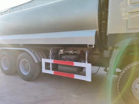Radial Tire Design Sinotruk HOWO 380HP Watering Truck for Your Business