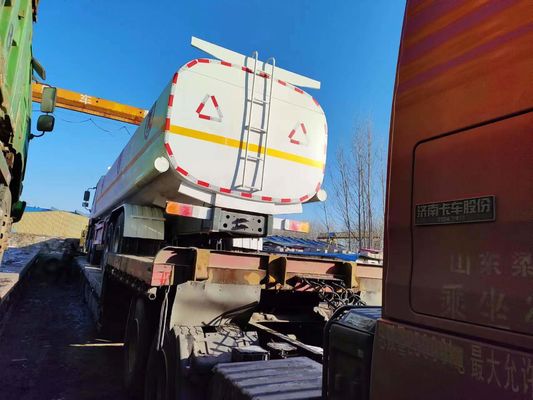 351-450hp Siontruk HOWO Euro 3/4/5 8*4 Fuel Tanker Truck 10350X2496X3048mm for Fuel Delivery