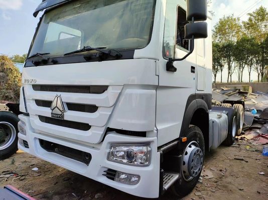 Sinotruck HOWO Truck Transport Timber Transport Truck Trailer with 6-8L Engine Capacity