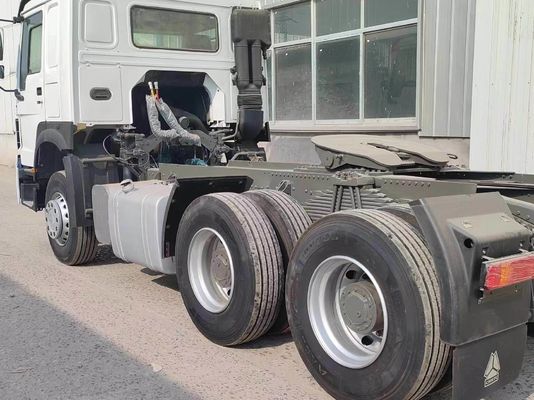 Sinotruk HOWO 6*4 Tractor Truck in White with Tubeless Tires and GCC Certification