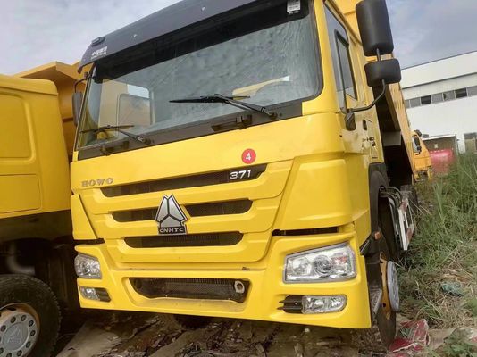 Sinotruck HOWO 6×4 Yellow Dump Truck Secondhand Truck 10tires with 6-8L Engine Capacity