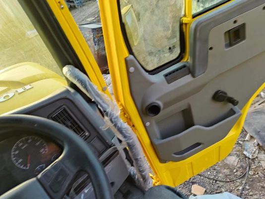 6*4 Yellow U-Type Tipper Truck Right Driving Construction Dump Trucks HOWO Seats ≤5