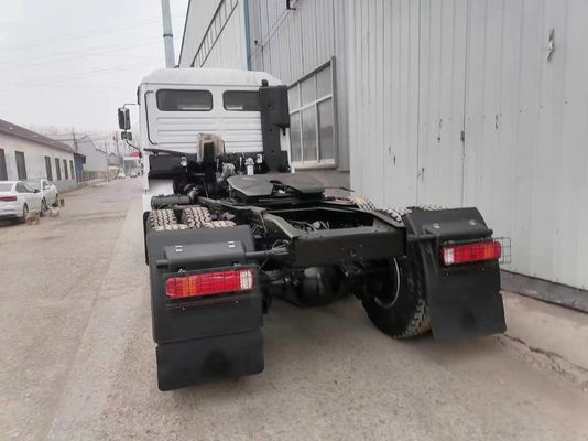 Hand 6X4 Sinotruck HOWO Manual Trucks Head Used Tractor Truck with Radial Tire Design