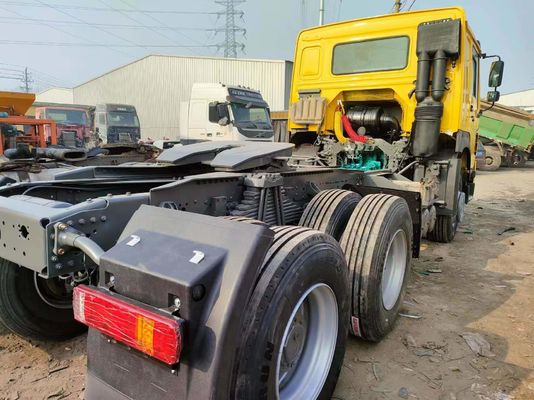 Sinotruk HOWO Heavy Truck 6*4 Tractor Truck Yellow with Euro 3/4/5 Emission and ≤5 Seats