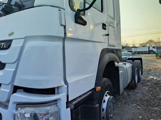 Sinotruck HOWO 6*4 Tractor Truck with 6-8L Engine Capacity and 351-450hp Horsepower