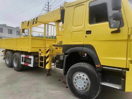 Sale Customized Sinotruck HOWO 6*4 Truck Mounted Crane with Customized Specifications